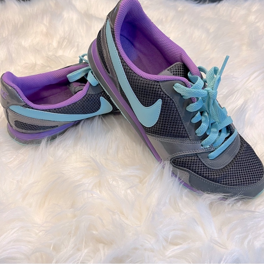 Nike | Women's Sneakers | Size 8.5